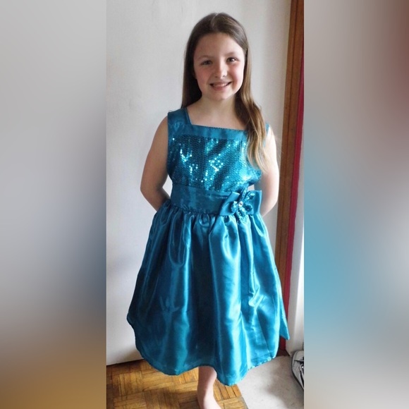 Sequins satin dress - Picture 3 of 3